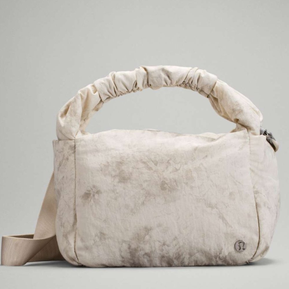 Lululemon gathered handle bag